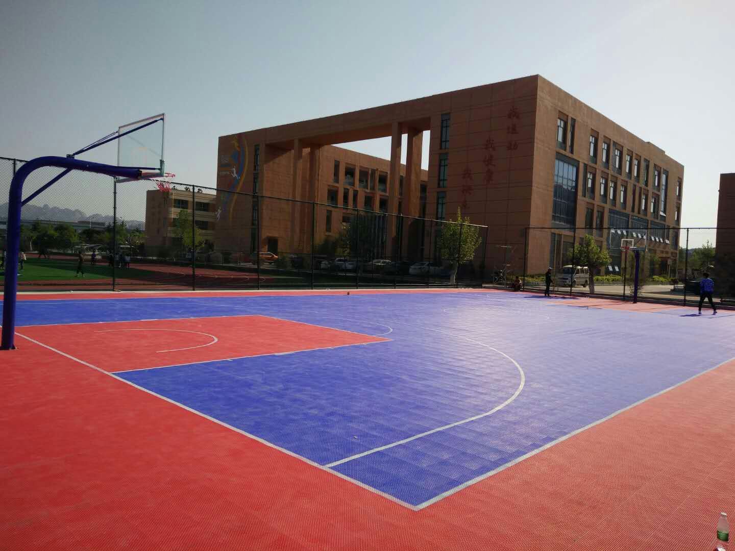 篮球场悬浮拼装地板场地如何划线？